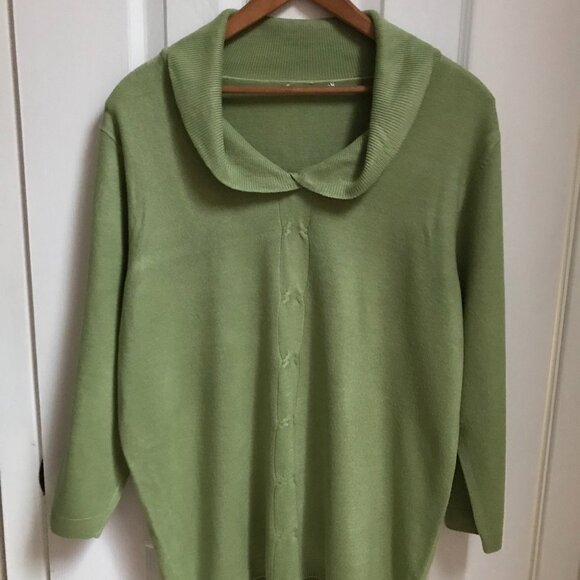 Vintage Green Sweater with Large Collar Neck and Cable Knit Design On Front. - Picture 1 of 4